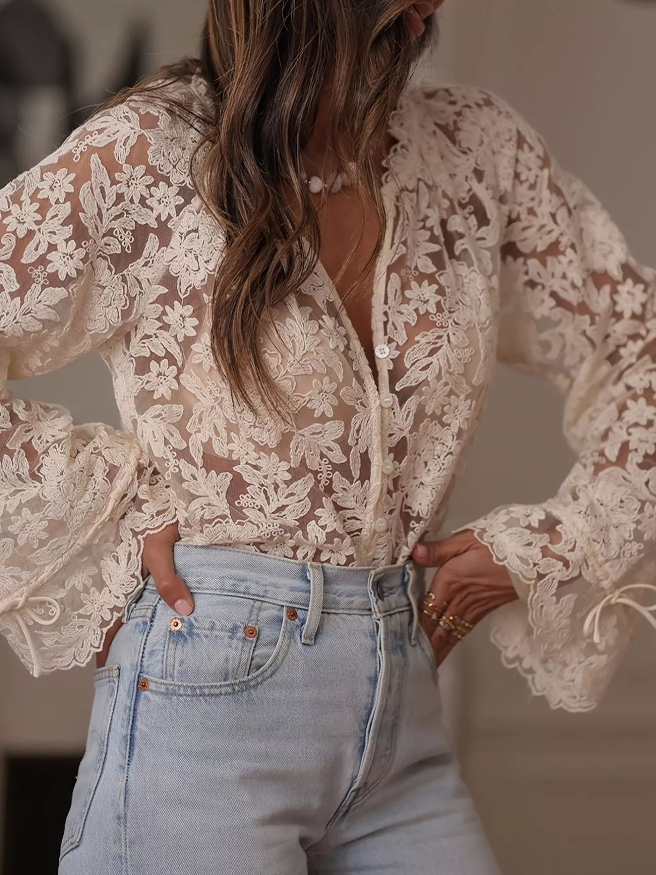 CAMISA MANGA LARGA CON BOTONES DE ENCAJE