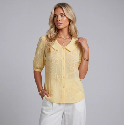 DEMI | BLUSA CON MOTIVOS FLORALES