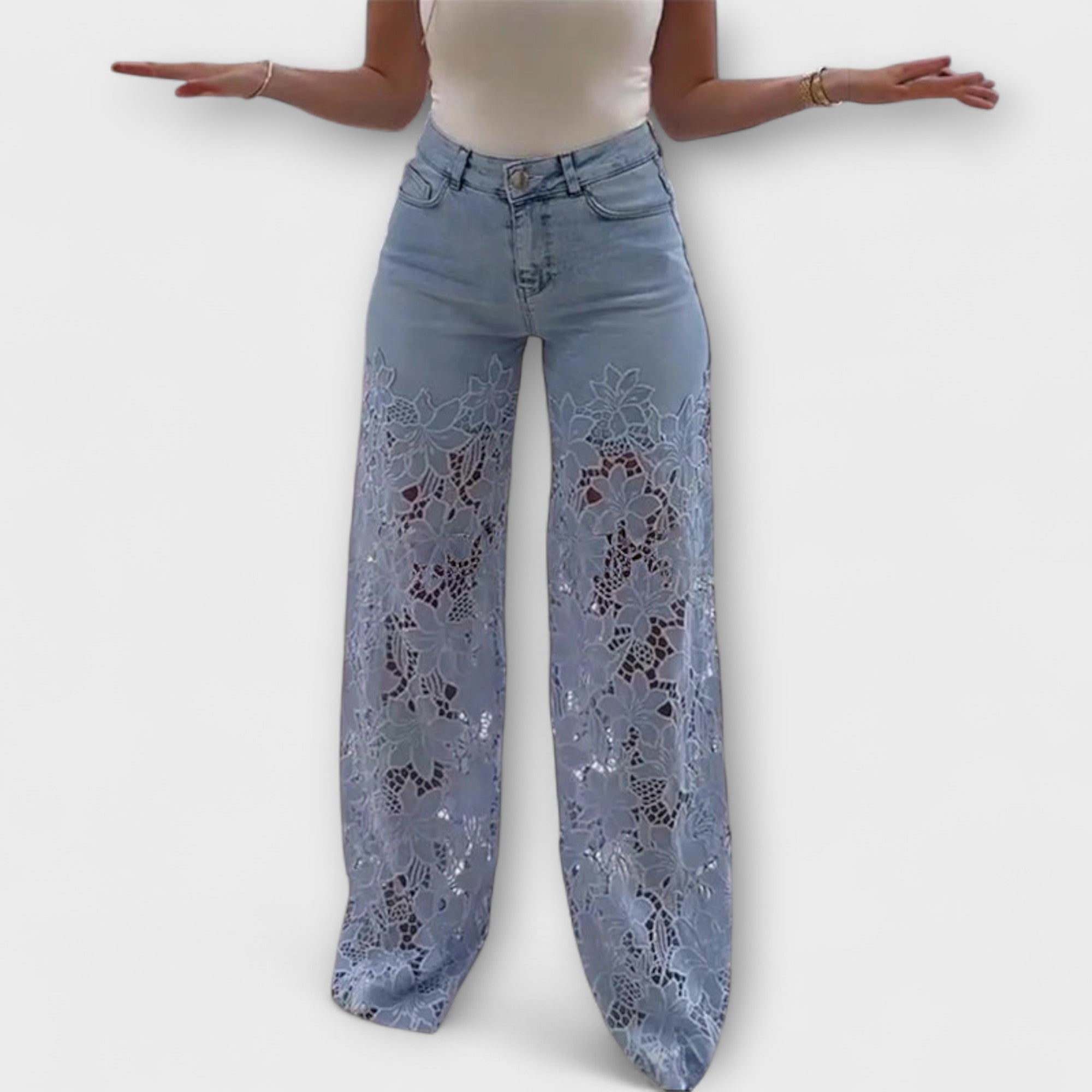 VAQUEROS DE MODA CON PARCHES DE ENCAJE