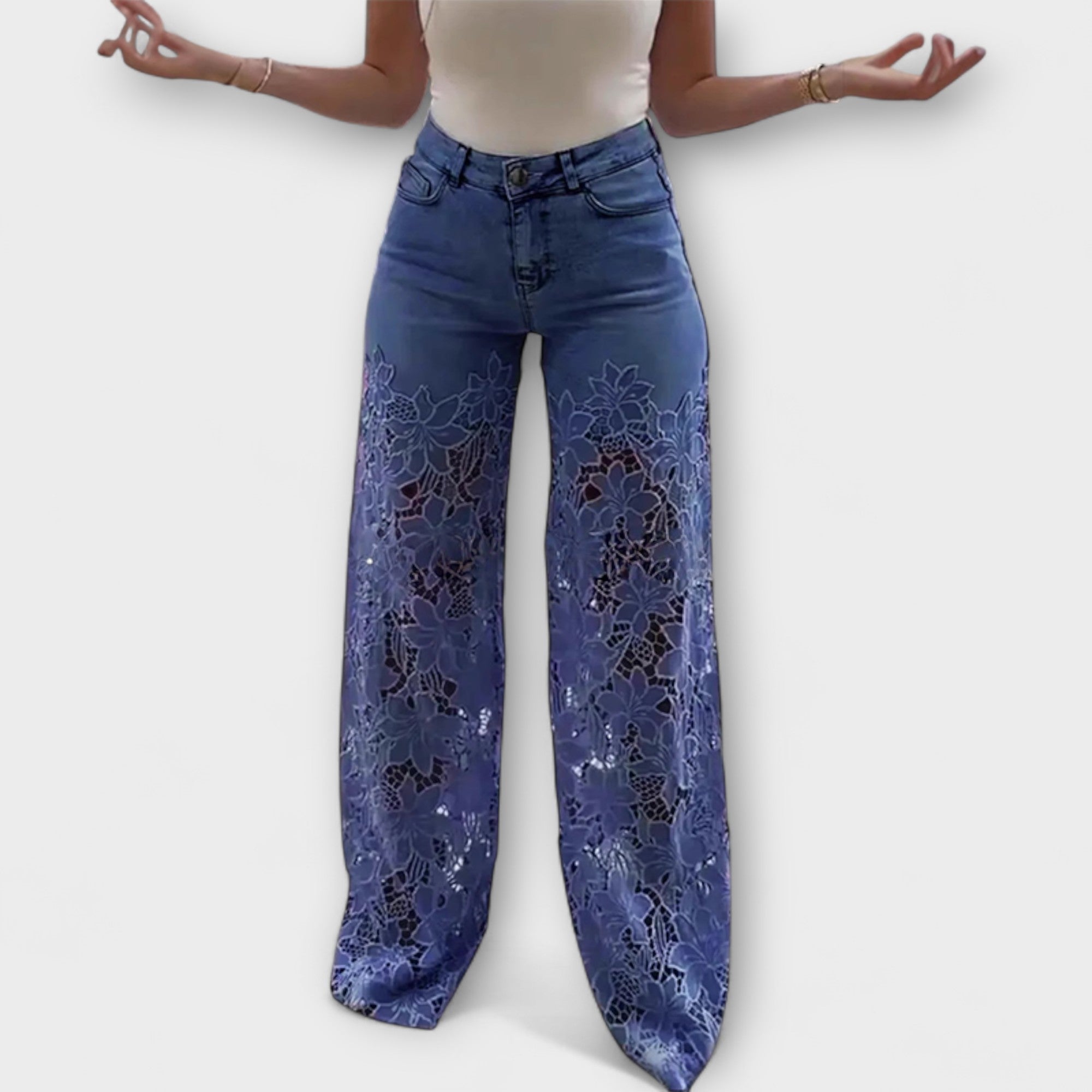 VAQUEROS DE MODA CON PARCHES DE ENCAJE